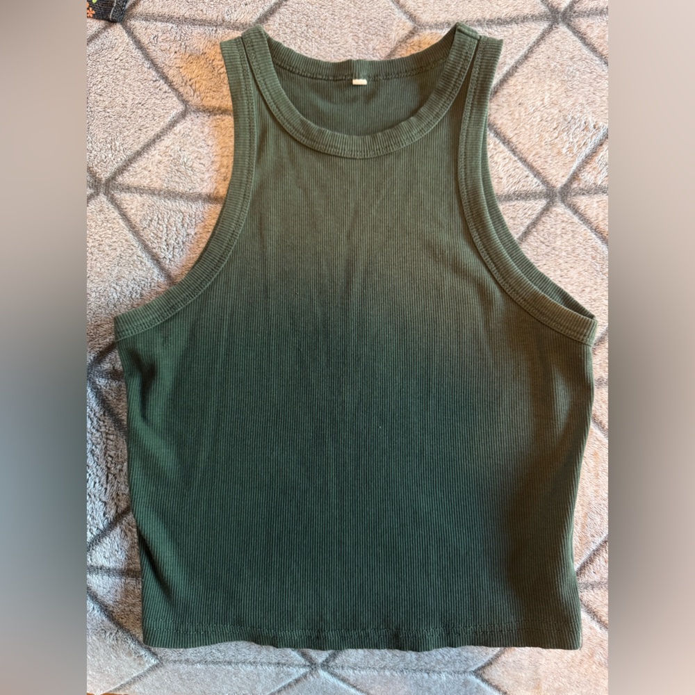 🌿 Dark Green Ribbed Cropped Tank 🌿